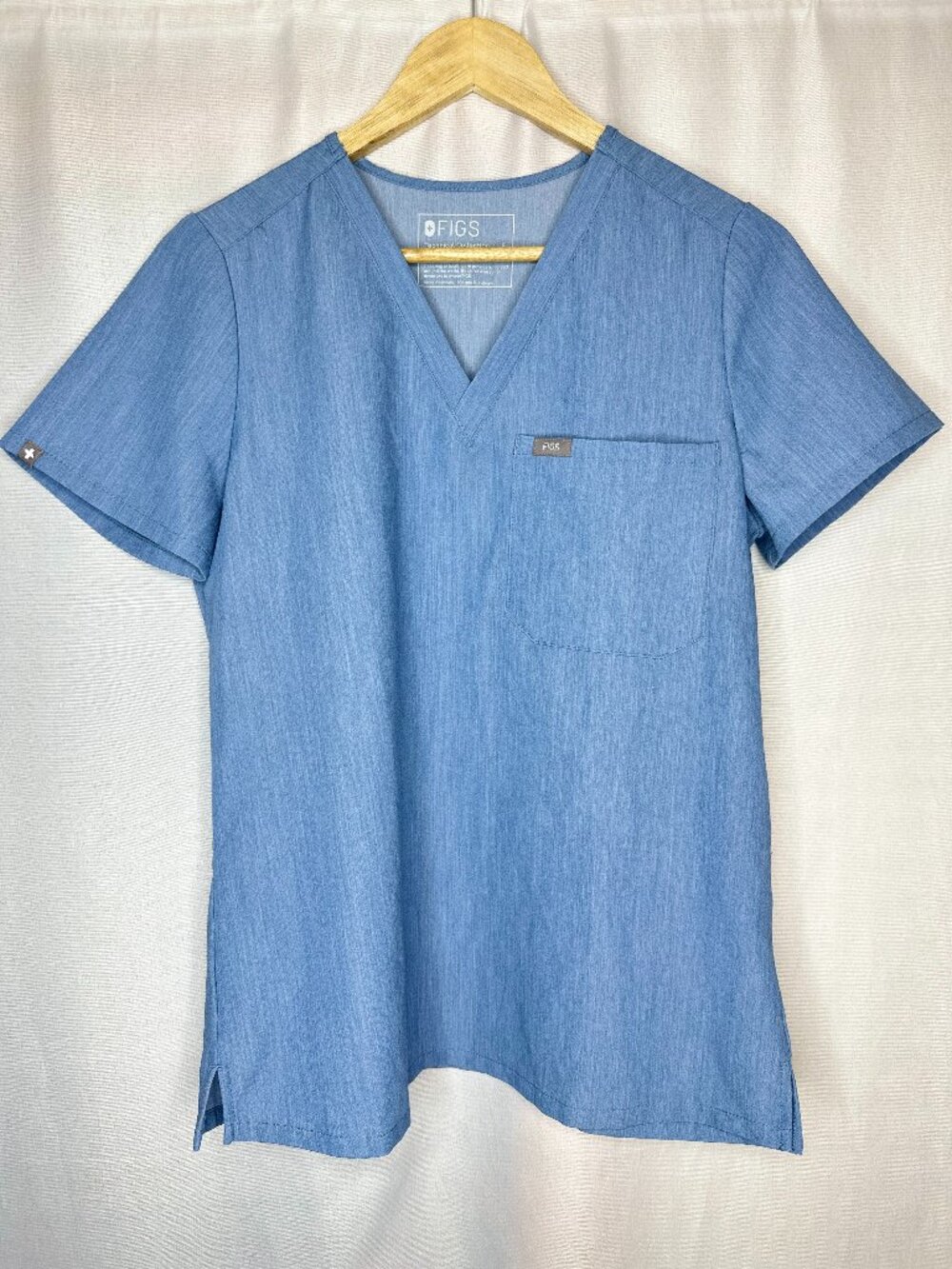 Figs Catarina One Pocket V-Neck Scrub Top, Size Small Medical Healthcare Dental